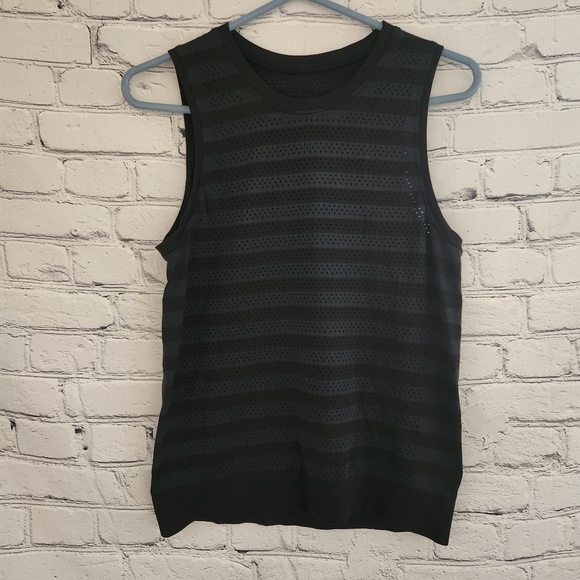 Lululemon Breeze By Muscle Tank - Picture 6 of 10